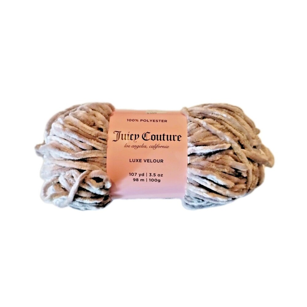 Juicy Couture Luxe Velour Yarn, Soft Taupe, Bulky (5) Yarn, 3.5 oz 107 yds - NEW